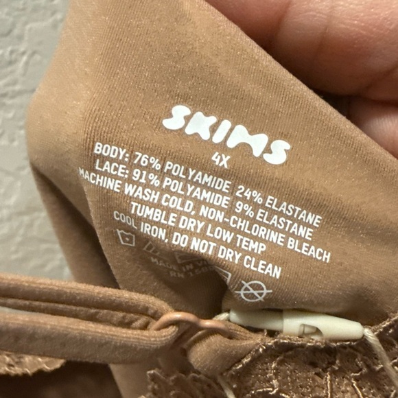 SKIMS Fits Everybody Lace Cami Thong Bodysuit Size 4X in Sienna - Picture 2 of 8